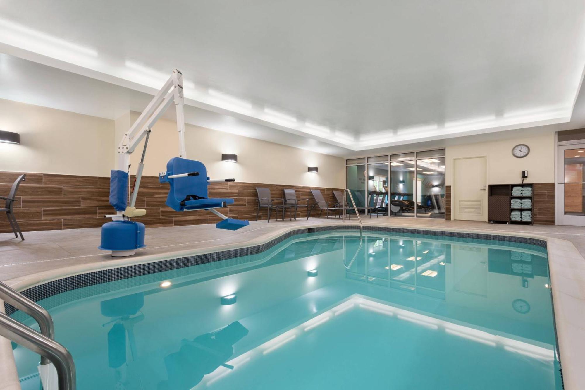 Fairfield Inn & Suites By Marriott Charlottesville Downtown/University Area Esterno foto