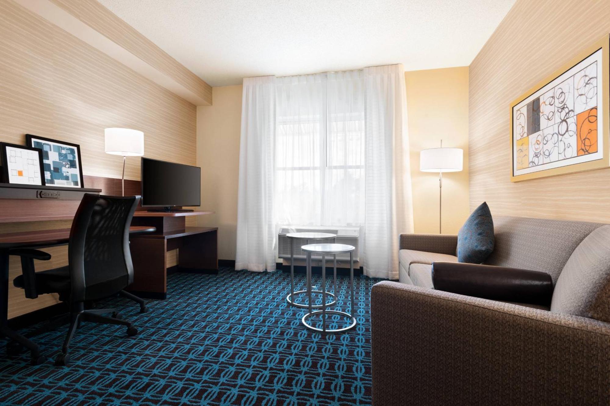 Fairfield Inn & Suites By Marriott Charlottesville Downtown/University Area Esterno foto