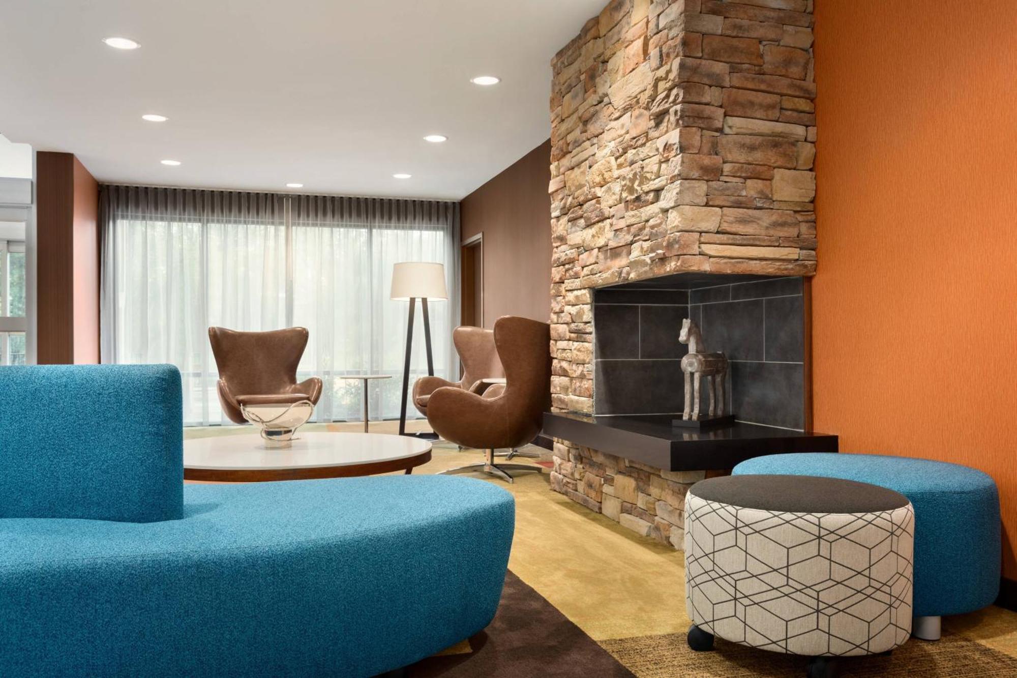 Fairfield Inn & Suites By Marriott Charlottesville Downtown/University Area Esterno foto