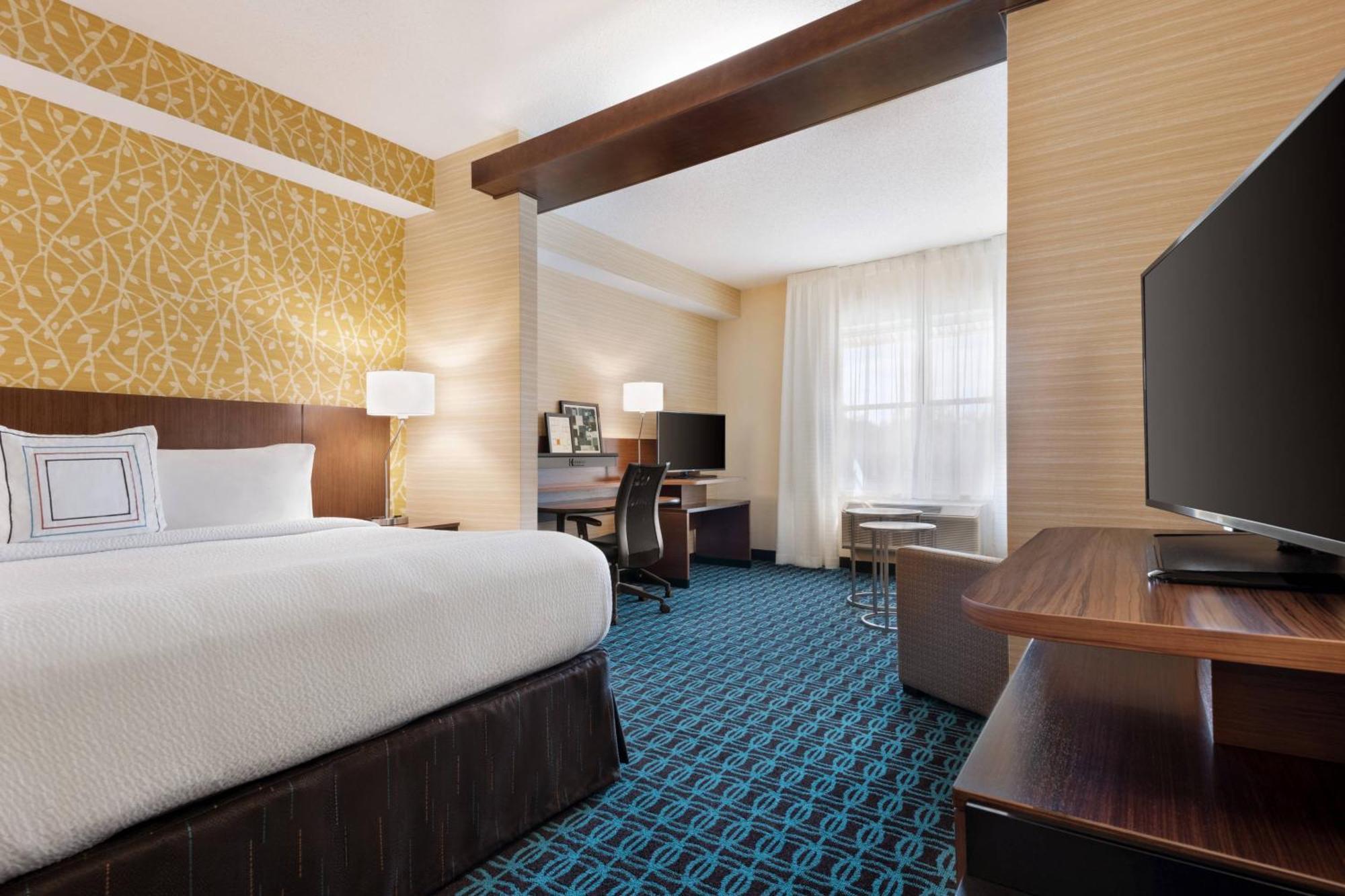Fairfield Inn & Suites By Marriott Charlottesville Downtown/University Area Esterno foto
